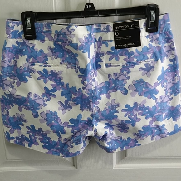 Banana Republic Hampton Fit Shorts - Picture 3 of 7